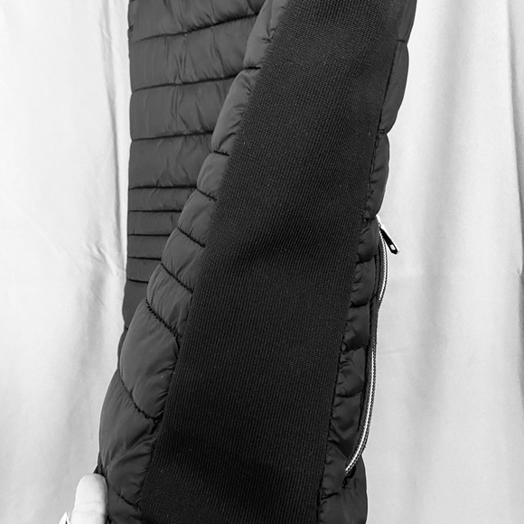 Puffy vest. - Picture 5 of 5